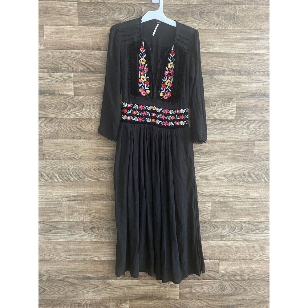 Free People Black Floral Embroidery Velvet Midi XS Bohemian Long‎ Sleeve Dress